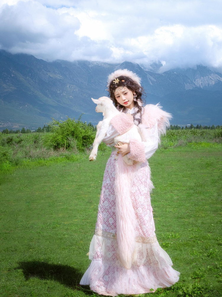 Ethnic Fashion Girls - Yunnan Tibetan Costume Lijiang Tibetan Girl